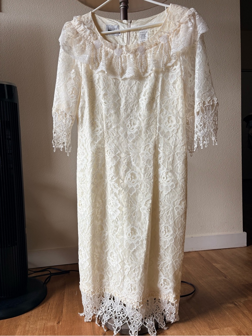 VTG Leslie Fay Lace Dress Cream Ivory Faux Pearl Accents Size 8 Petite Like New